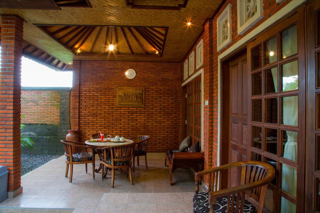Ari La * Ubud